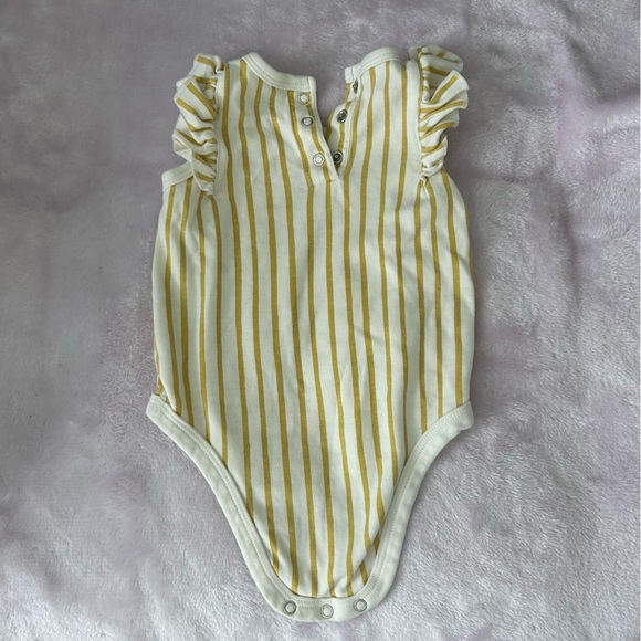 Pehr flutter sleeve onesie - Picture 2 of 3